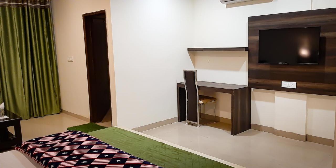 Hotel Green Park Kharar Екстер'єр фото